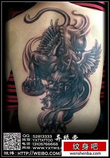 男性后背时髦的貔貅纹身图案