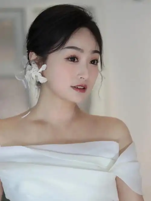 《墨雨云间》的18位美女,最小的16岁是学生,最大的45岁已离异