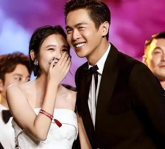 张若昀曾帮毛晓彤解围!细节见人品,如今和唐艺昕的婚姻让人羡慕