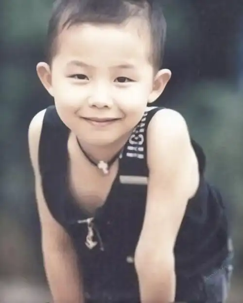 权志龙高清童年照!不看后悔系列