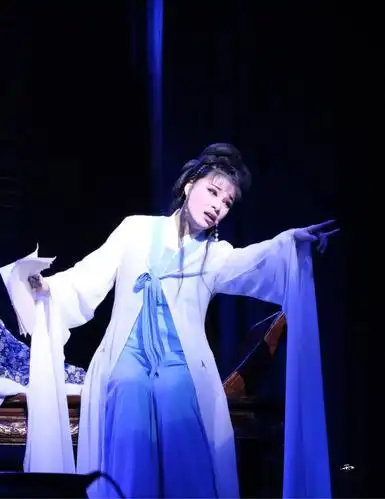 梨涡女孩石莲莲生日快乐