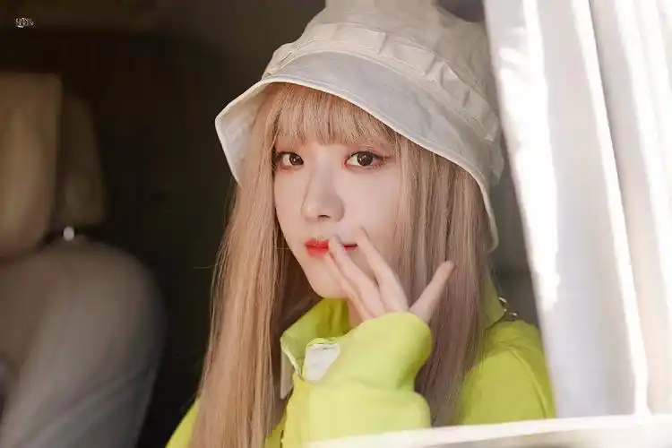 喻言车窗照太有氛围感了!_高清图集_新浪网