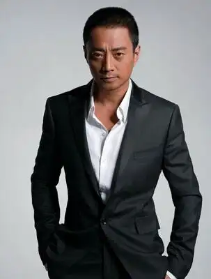 张涵予是内地的60后影视男演员,毕业于中央戏剧学院表演系,起初是一个