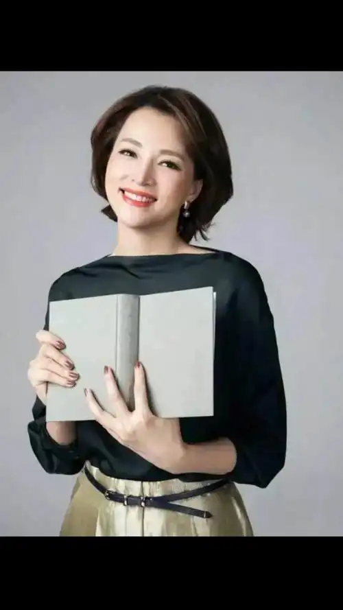 董卿#解读故乡的含义,故乡是起点也是终点!-度小视