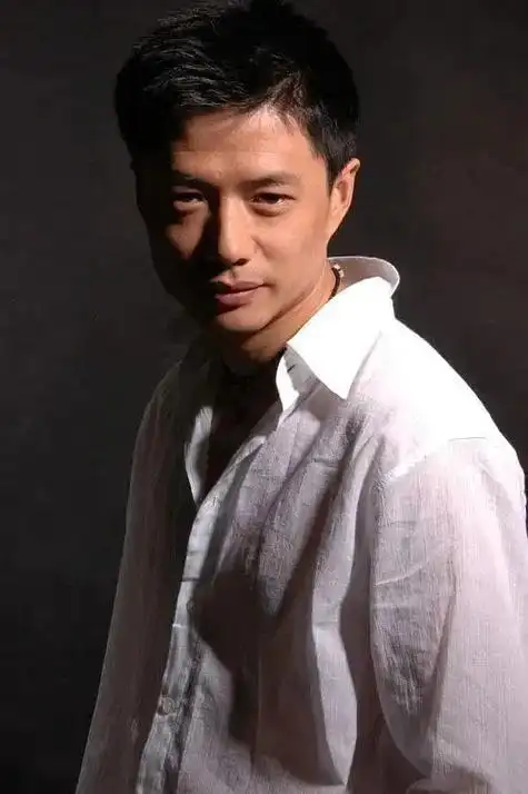 段奕宏三考中戏读书4年不回家年初四在宿舍为陶虹做手抓饭