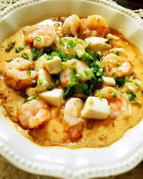 余烟袅袅做的豆腐虾仁蒸水蛋