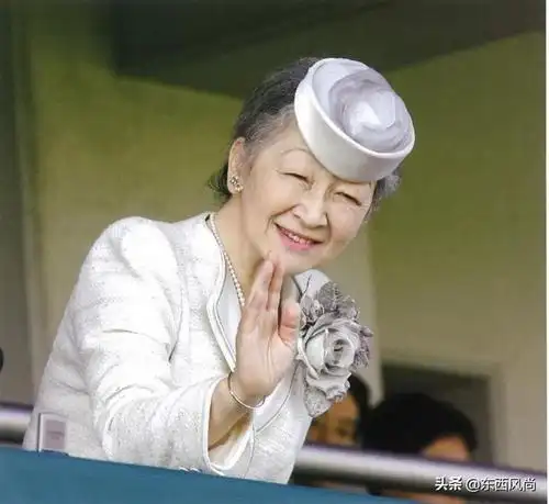美智子被称为日本平民皇后第一人典型的和服美人柔美温婉