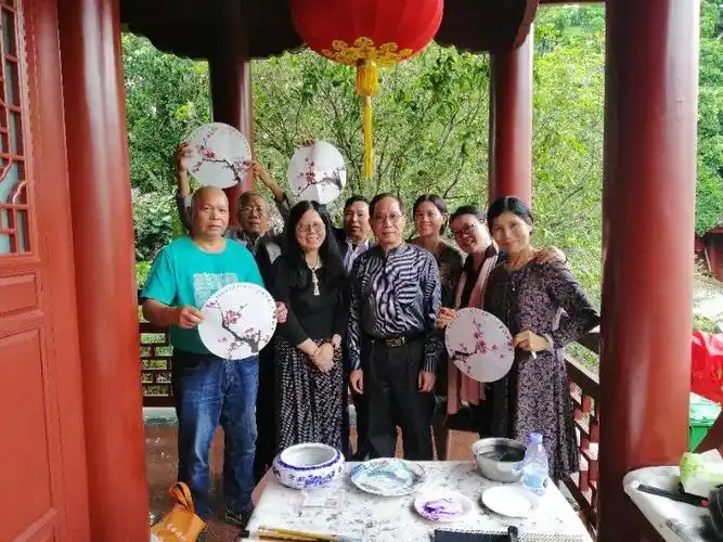 戊戍秋月,福州三山诗社欢聚在西湖宛在堂吟唱"瑞来春"碎锦格折枝诗.