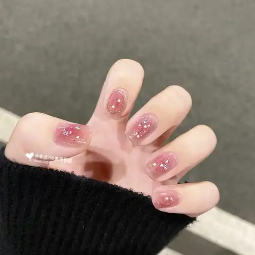 姐妹们今天带来的是一款粉嫩腮红美甲～我用了月光粉和腮红的底色调和