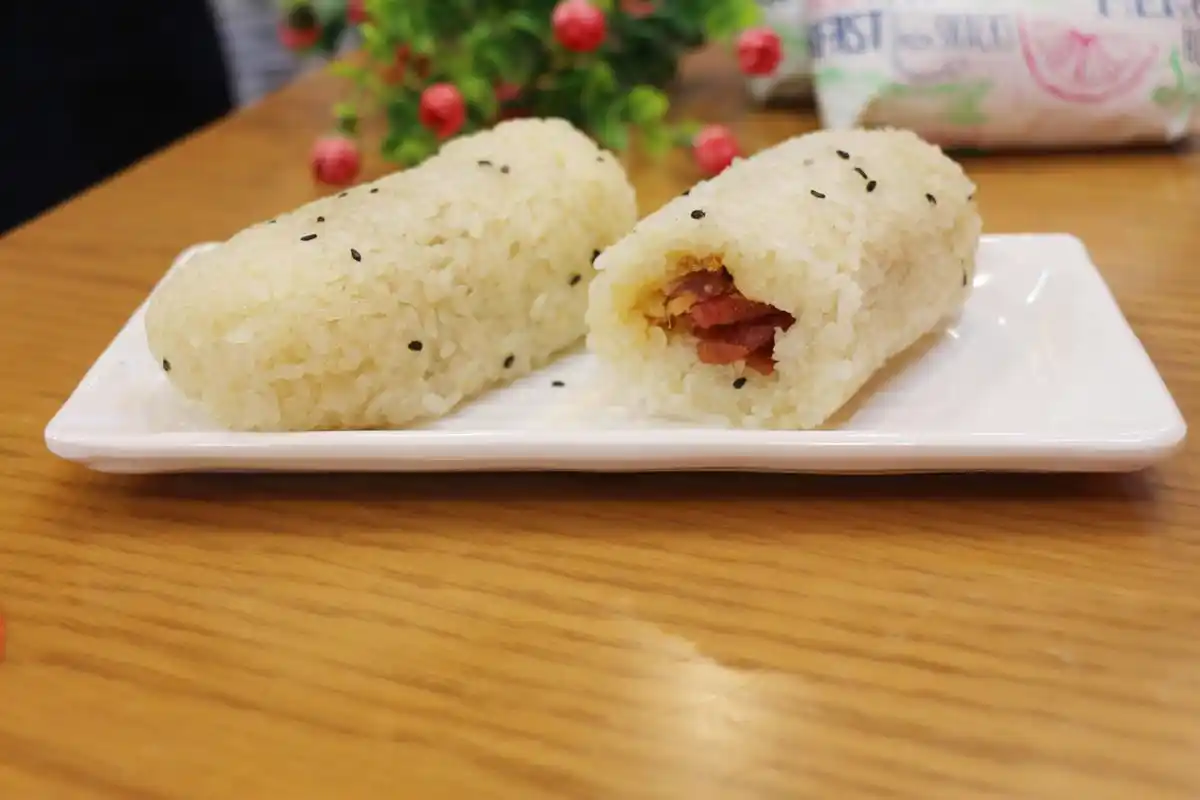 糯米饭团配胡萝卜甜汤,让孩子眼前一亮的早餐搭配