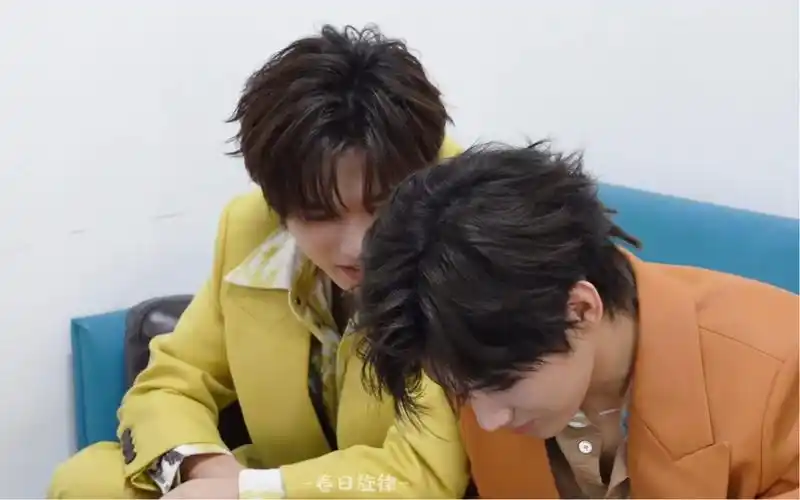 【宋亚轩张真源】今日物料超级甜!要一直一直在一起!