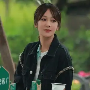 向往的生活杨紫同款黑色牛仔外套女春秋宽松休闲拼接钉珠长袖上衣