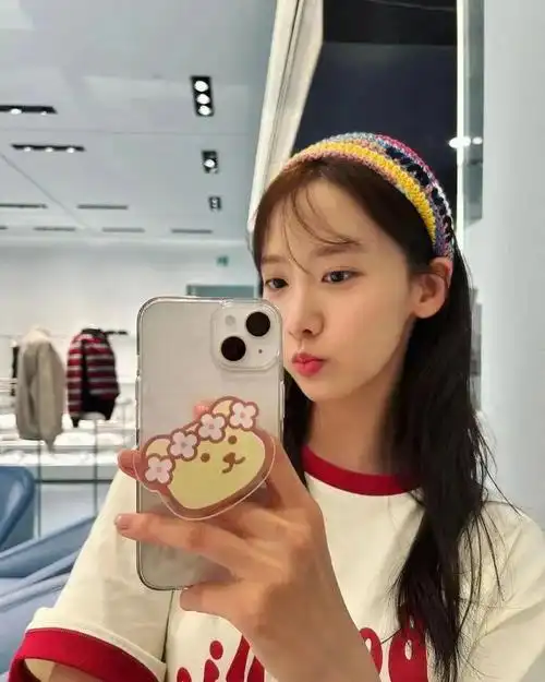 她一定没吃"防腐剂",但这细皮嫩肉究竟是怎么保养的?|林允儿_新浪新闻