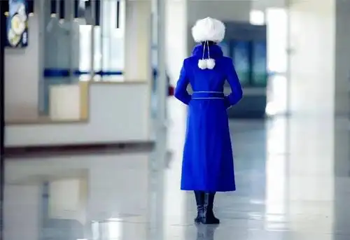 瞧高铁乘务员换冬装啦