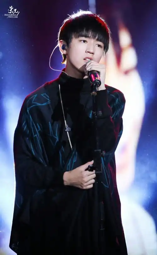 音乐晚会"遇见清白日光 放于眉间心上"@tfboys-王俊凯#从开始到未来