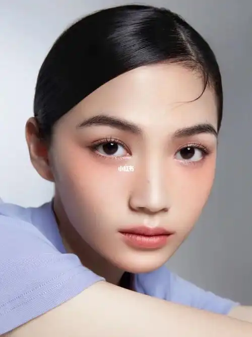 日系腮红氛围感妆容清透底妆
