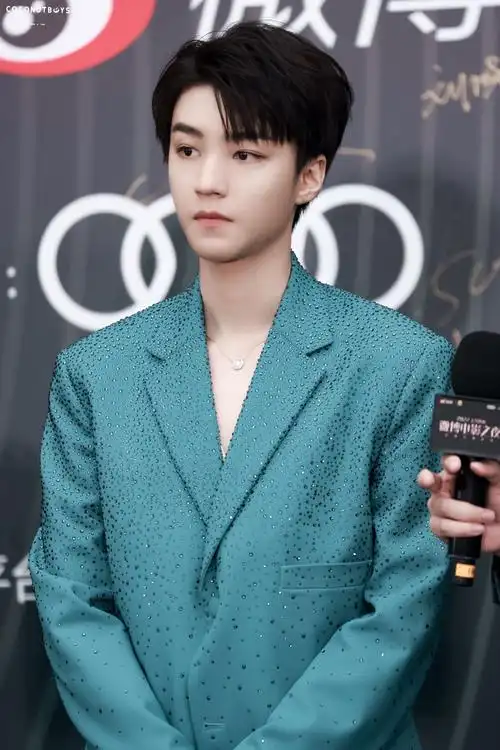 求一求王俊凯的神图(氛围感)? - 知乎