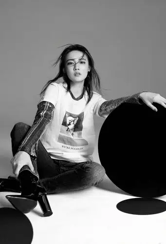 徐璐黑白质感时尚杂志封面大片