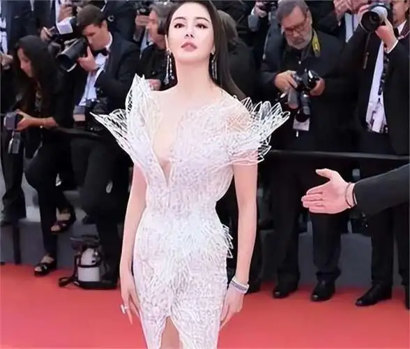 明星刚出道拍广告的样子:林心如土气,杨幂方脸,张雨绮