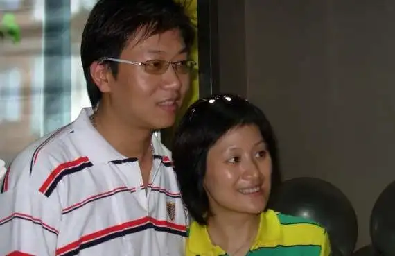 主持人林海两任妻子都是同行如今49岁生活十分幸福