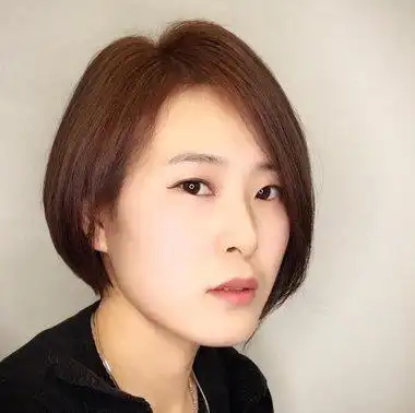 女生不对称波波头烫发发型图片 女生前长后短波波头侧面图