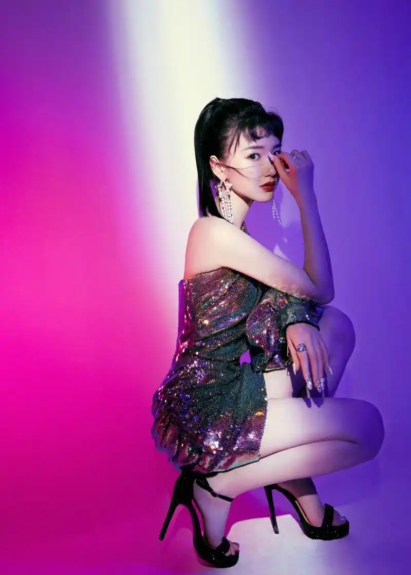 毛晓彤 高跟凉鞋大长腿[爱你][爱你][色][色] #毛晓彤