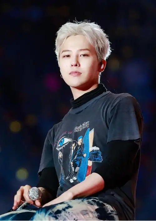 时尚的标杆!权志龙演绎潮男穿搭,混搭才是新潮流