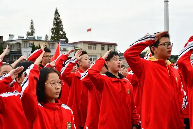 红领巾与祖国共成长 争做新时代好队员