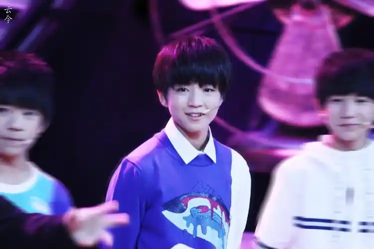 王俊凯# #tfboys王俊凯# 140828年代秀 cr:嘿哟哟哟哟哒哒