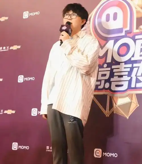 毛不易如今瘦出了小v脸还差点瘦出竹竿腿看着像才120斤