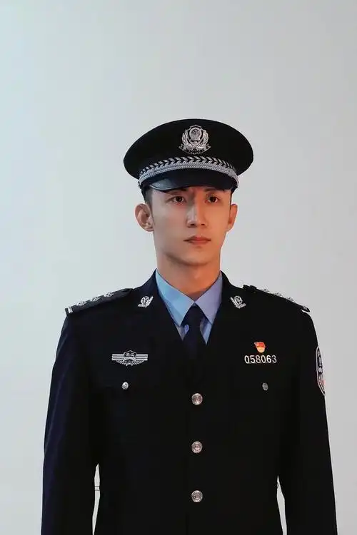 该剧由青年演员黄景瑜领衔主演,林幼斌,杨祐宁,盖玥希联袂主演,剧情