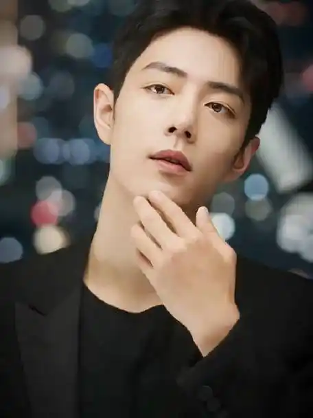 肖战##日常见肖战#  【肖战】  穿黑西装的肖老板,一个字酷90!