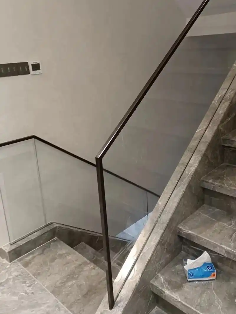 极窄楼梯玻璃扶手埋槽款