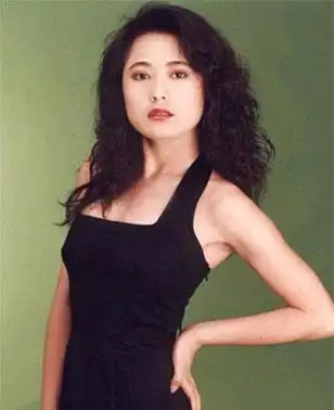 金城武前女友,两度嫁富豪选择净身离婚,53岁依旧魅力四射!