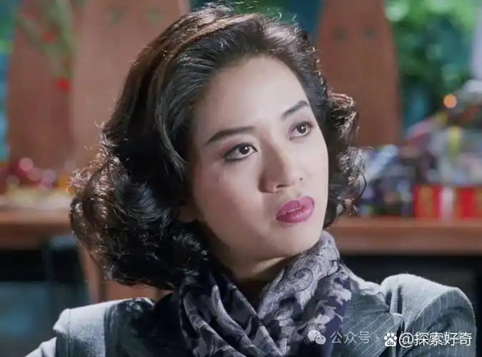 她曾是梅艳芳师妹,与成龙合作,感情成谜