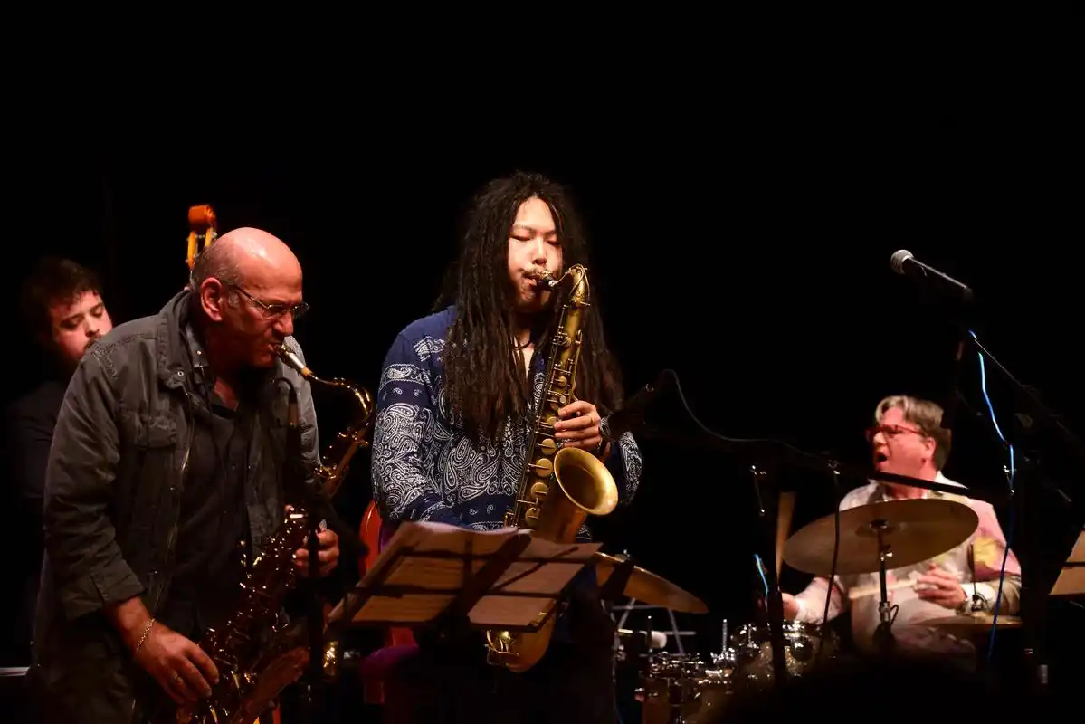 还在听口水歌么?不妨风雅一次,爵士乐了解一下