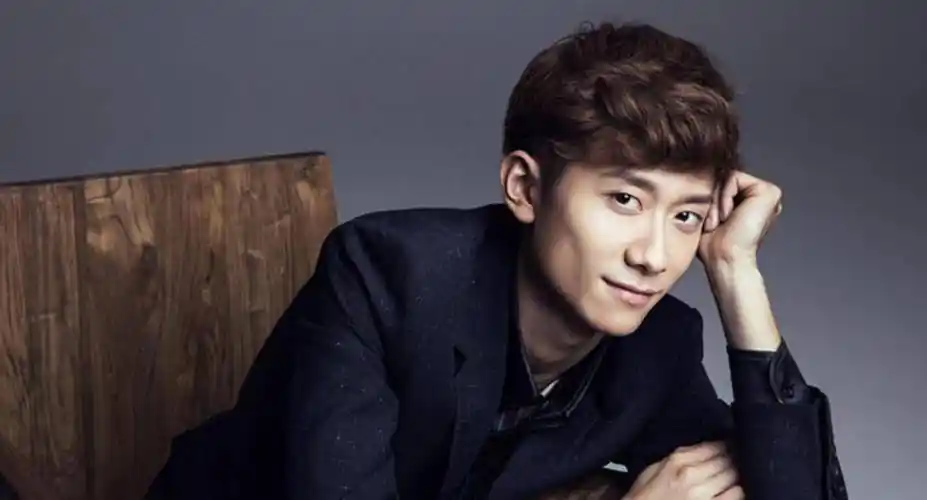 张一山"光头"上热搜,为了角色可以牺牲一切,我是演员不是偶像_作品