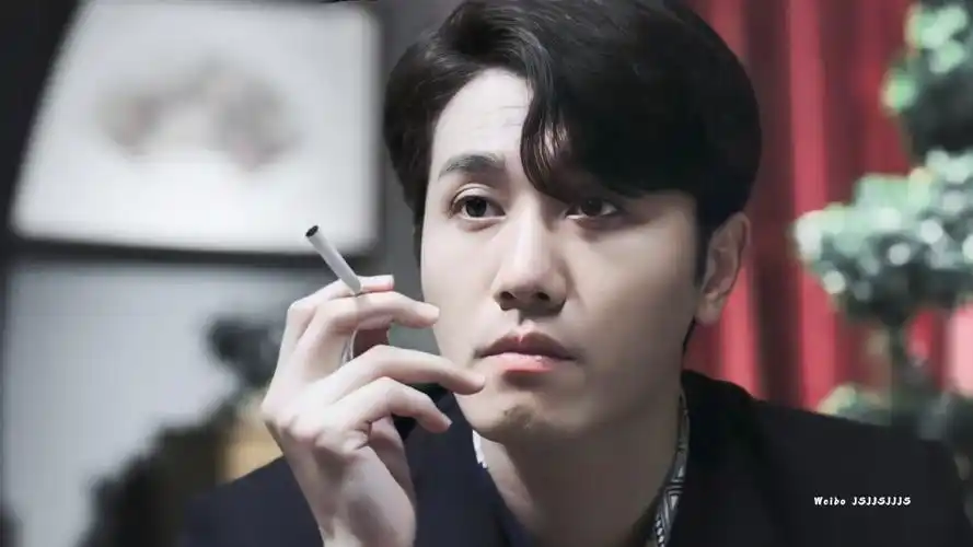 《阳光之下》彭冠英表演赏析