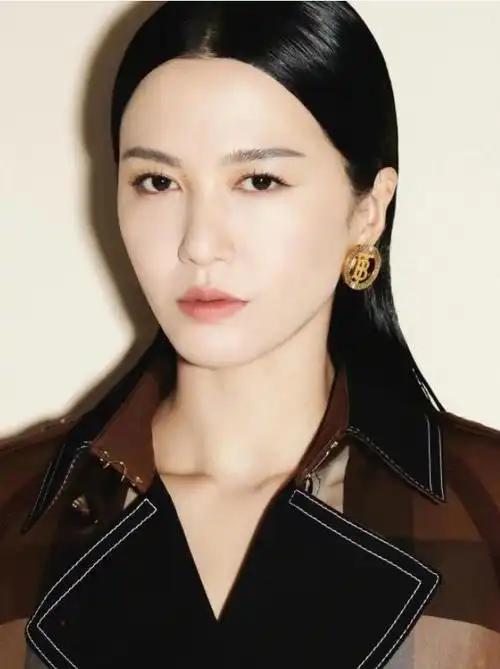 回顾娶了摇滚女神谭维维生下一儿一女陈亦飞的生活幸福吗