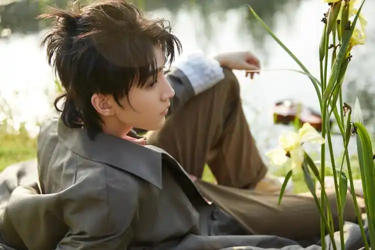 王俊凯清新帅气壁纸_人气偶像王俊凯