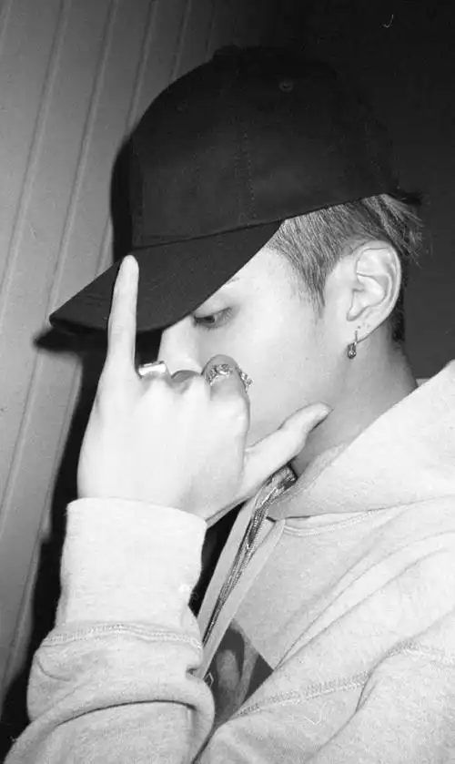 吴亦凡个人ep6上线超酷黑白海报曝光