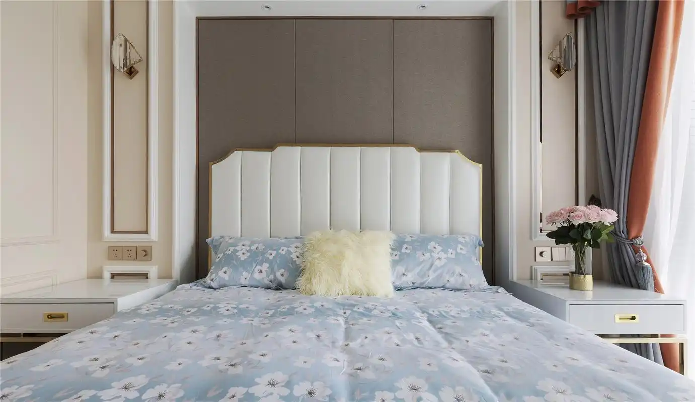 轻奢美式四居床头背景墙装修效果图