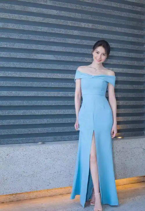 原创高圆圆当妈后找回少女感黑衣搭百褶长裙基础款穿出私人订制感