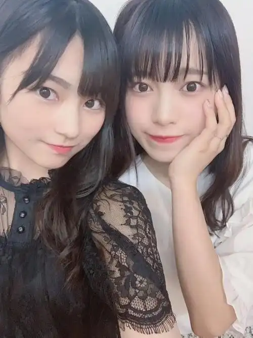 清纯漂亮软妹子生活照专辑,柊宇咲与闺蜜自拍合照,谁更漂亮些?