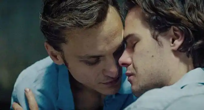 《伟大的自由》还原同志公厕窥探,暗室寻爱在电影《伟大的自由》的