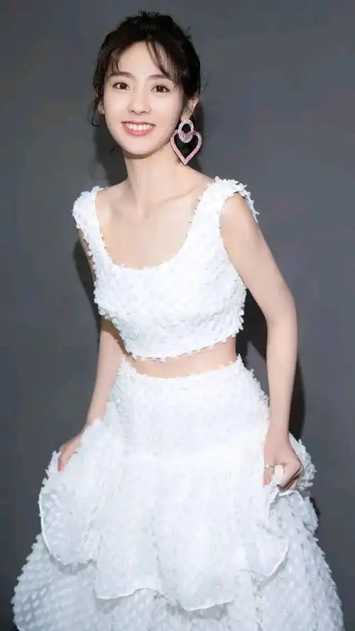 邢菲精美壁纸:颜值完美,笑容甜美,惹人喜爱!