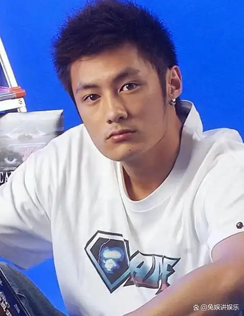 张翰亮相一脸胡渣太憔悴!果然,男神最后的归宿,是"赵本山"