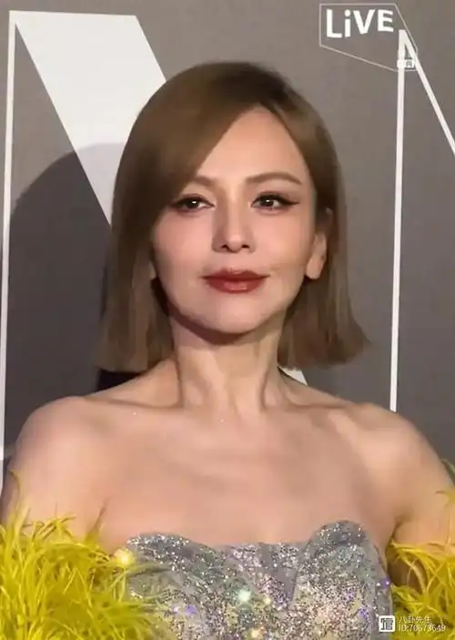 雪姨王琳53岁生图状态惊艳23年前演她女儿的林心如却已显老