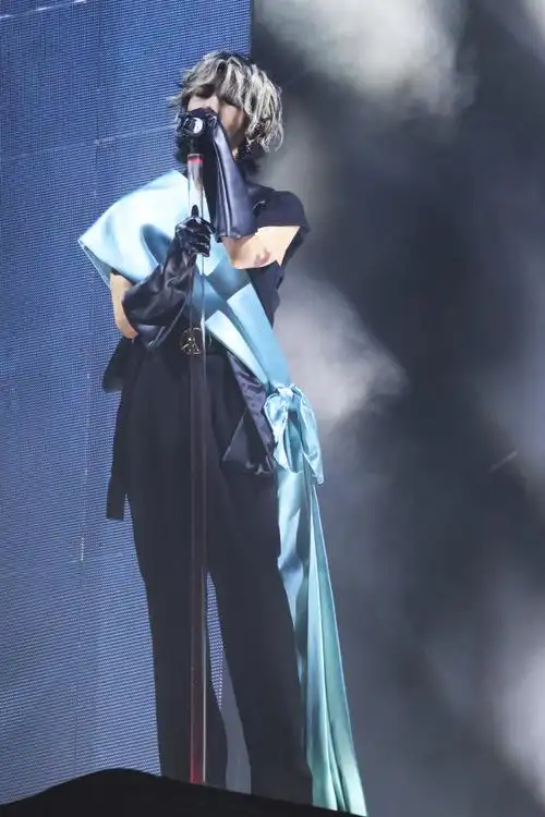 内娱身材管理满分的明星#华晨宇的身材管理是我见过最严格的了,瘟了