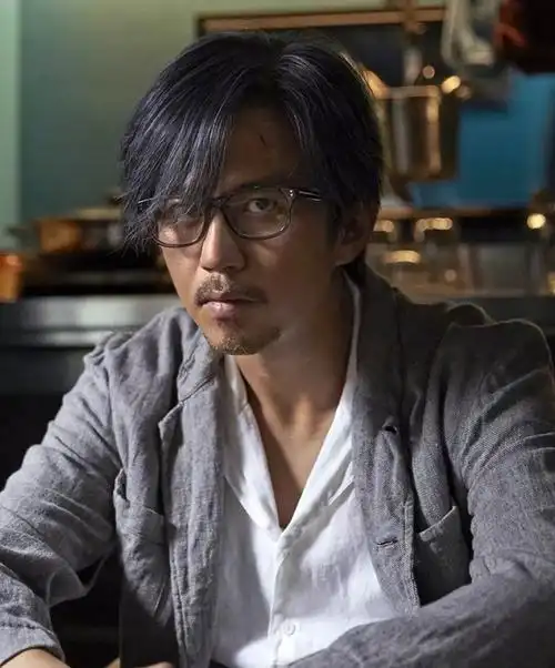 邓超先增重20斤后减重40斤从完美腹肌瘦到一根根肋骨清晰可见